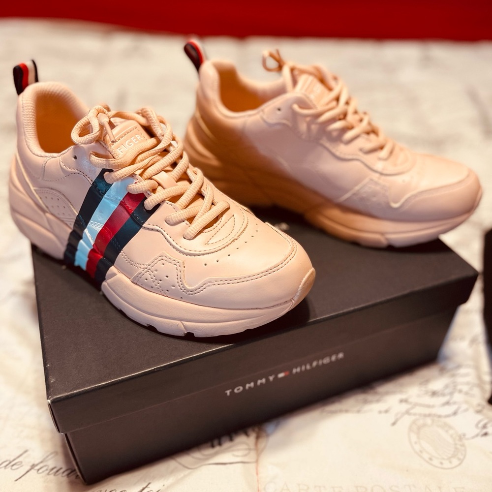 Tommy sneakers in pink! Like new only used once